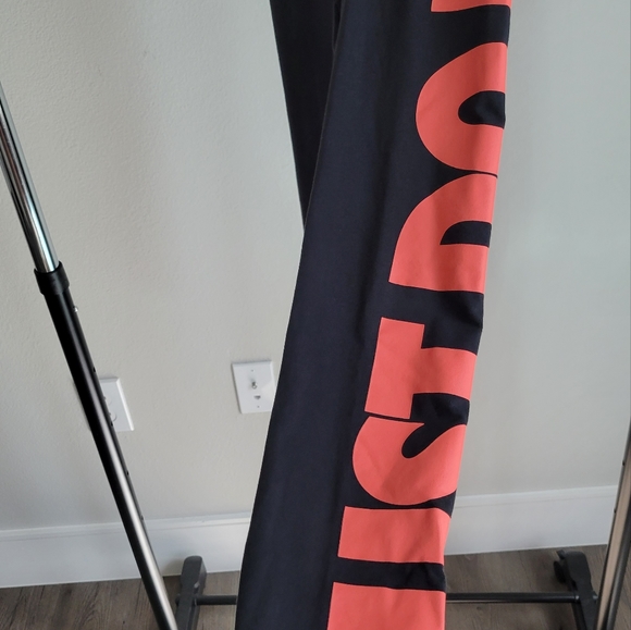 Nike - Essential Just Do It Leggings Nike - Essential Just Do It Leggings Nike - Picture 3 of 5